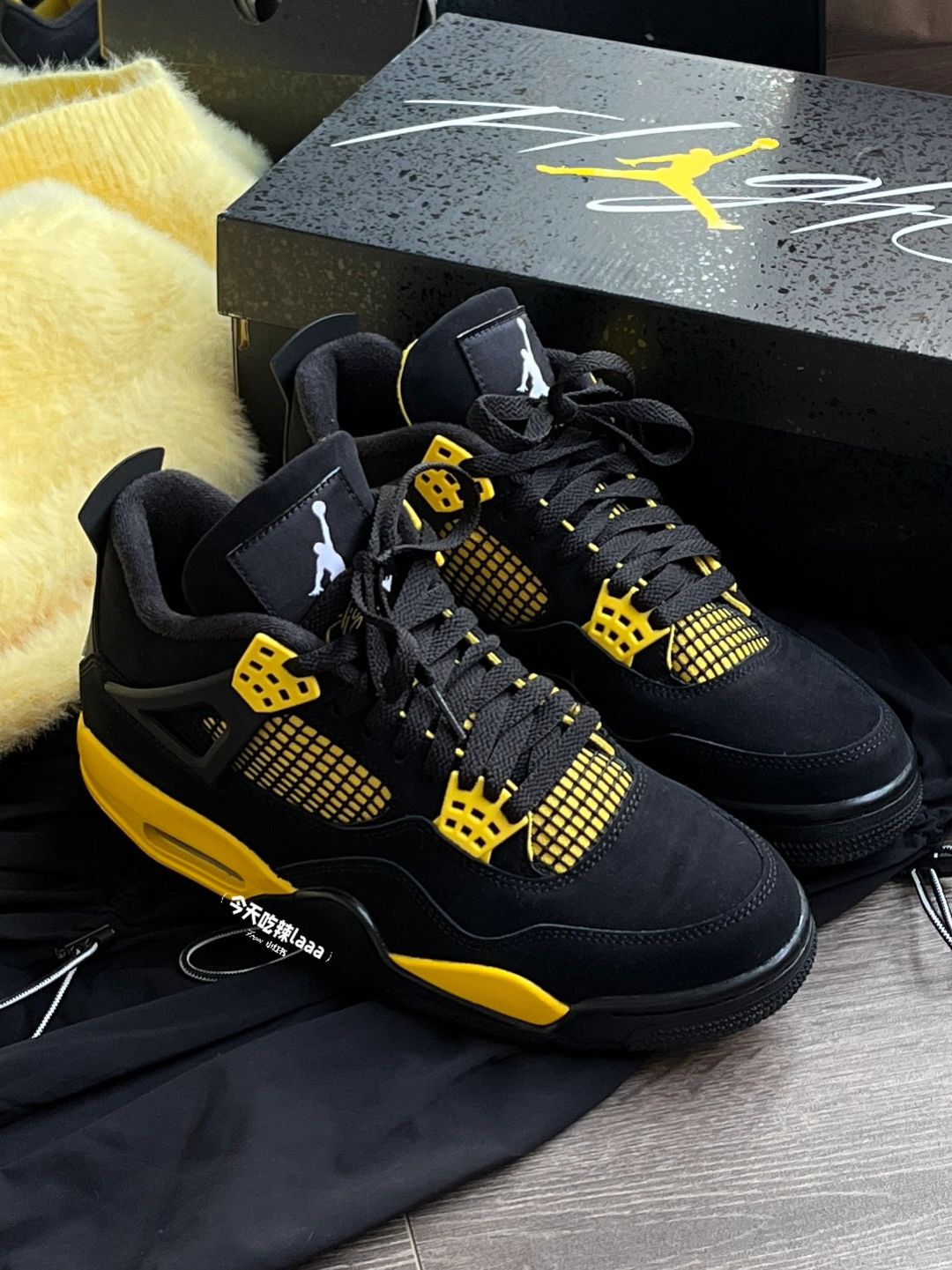 aj4 black yellow reps